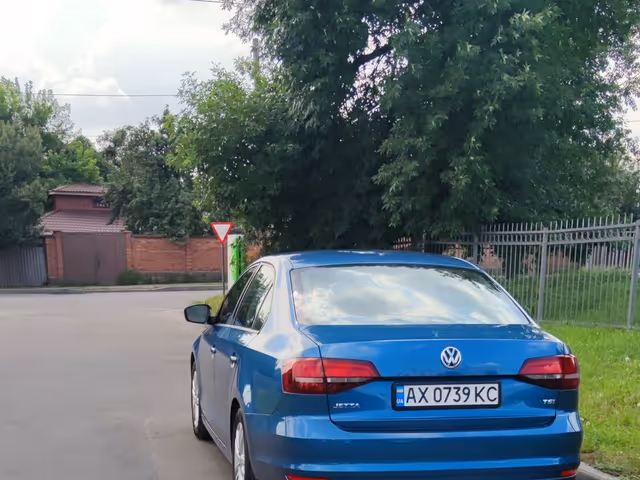Volkswagen Jetta - фото 1