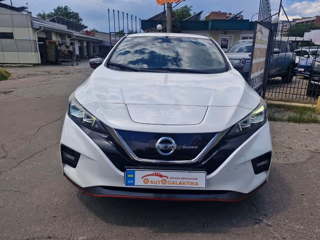 Nissan Leaf - фото 2
