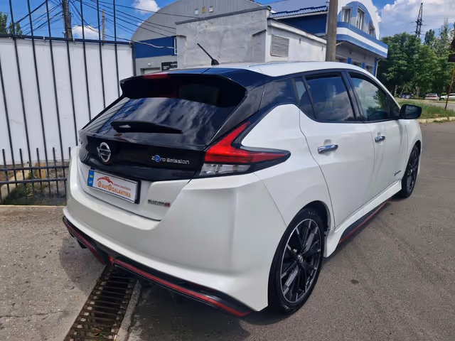 Nissan Leaf - фото 5