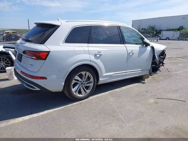 Audi Q7 - фото 4