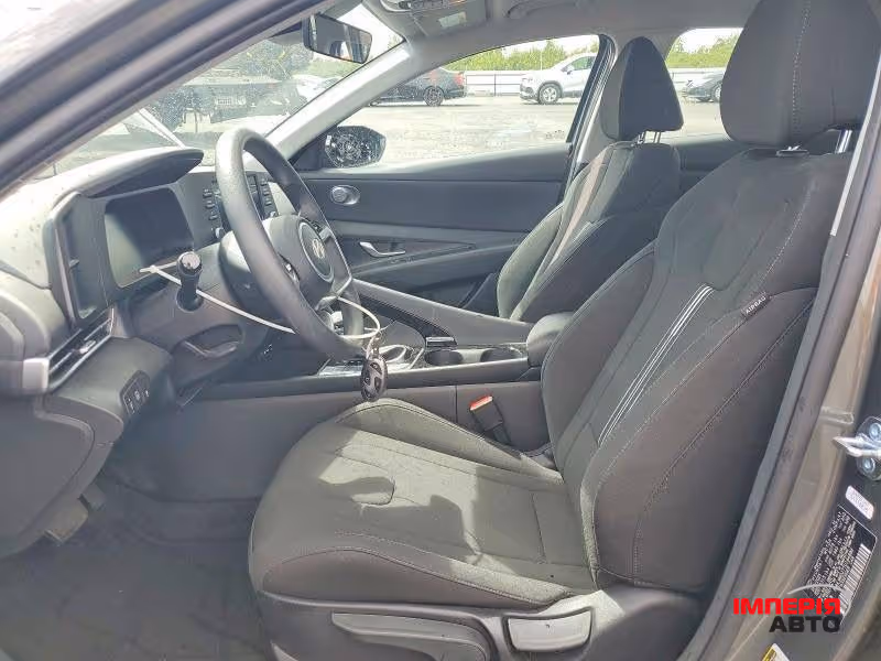 Hyundai Elantra - фото 7