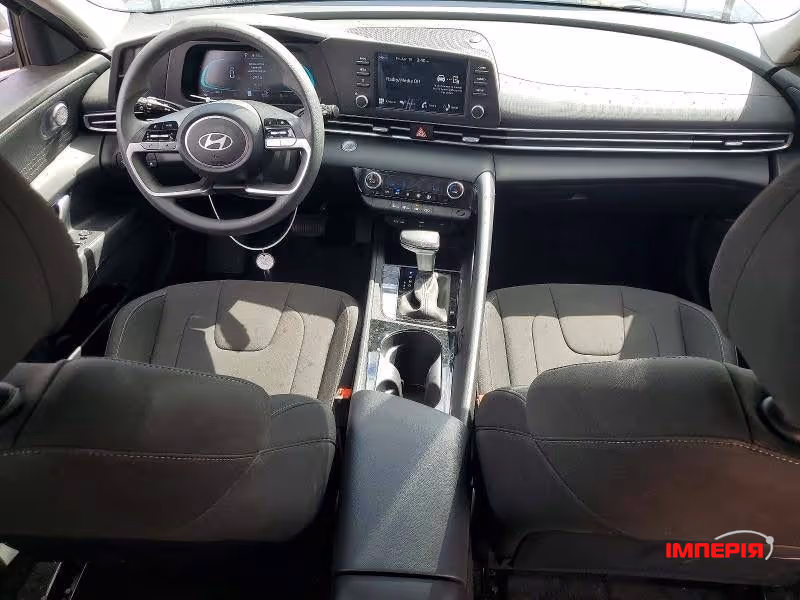 Hyundai Elantra - фото 8