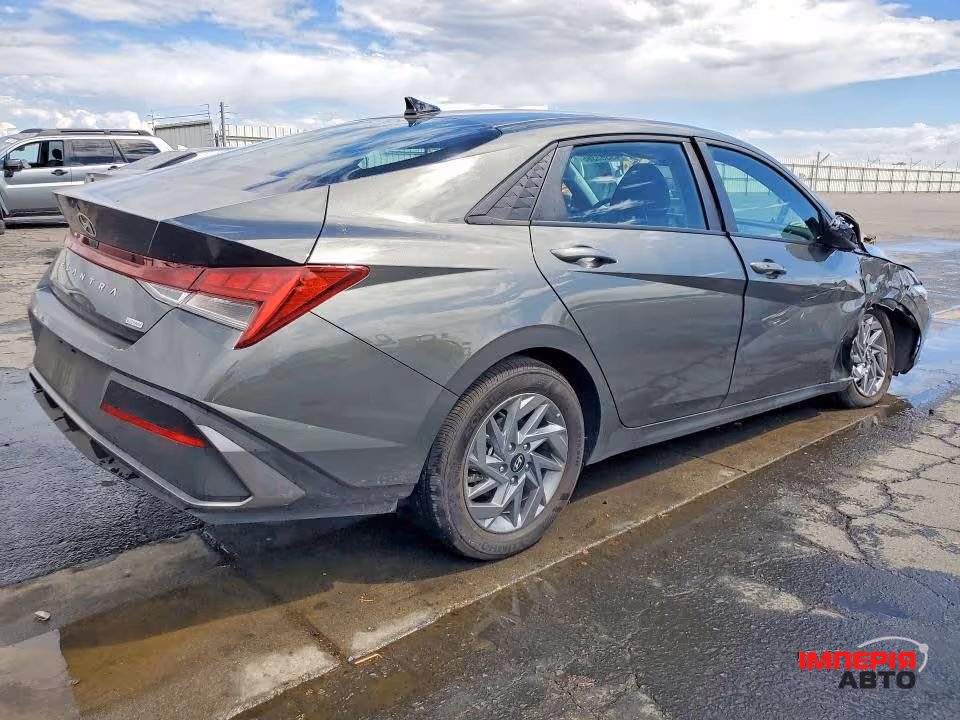 Hyundai Elantra - фото 4