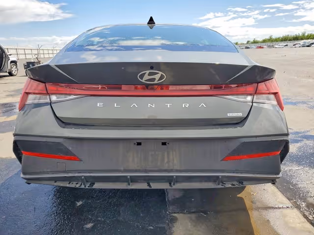 Hyundai Elantra - фото 5