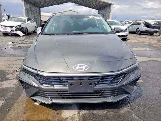 Hyundai Elantra - фото 2