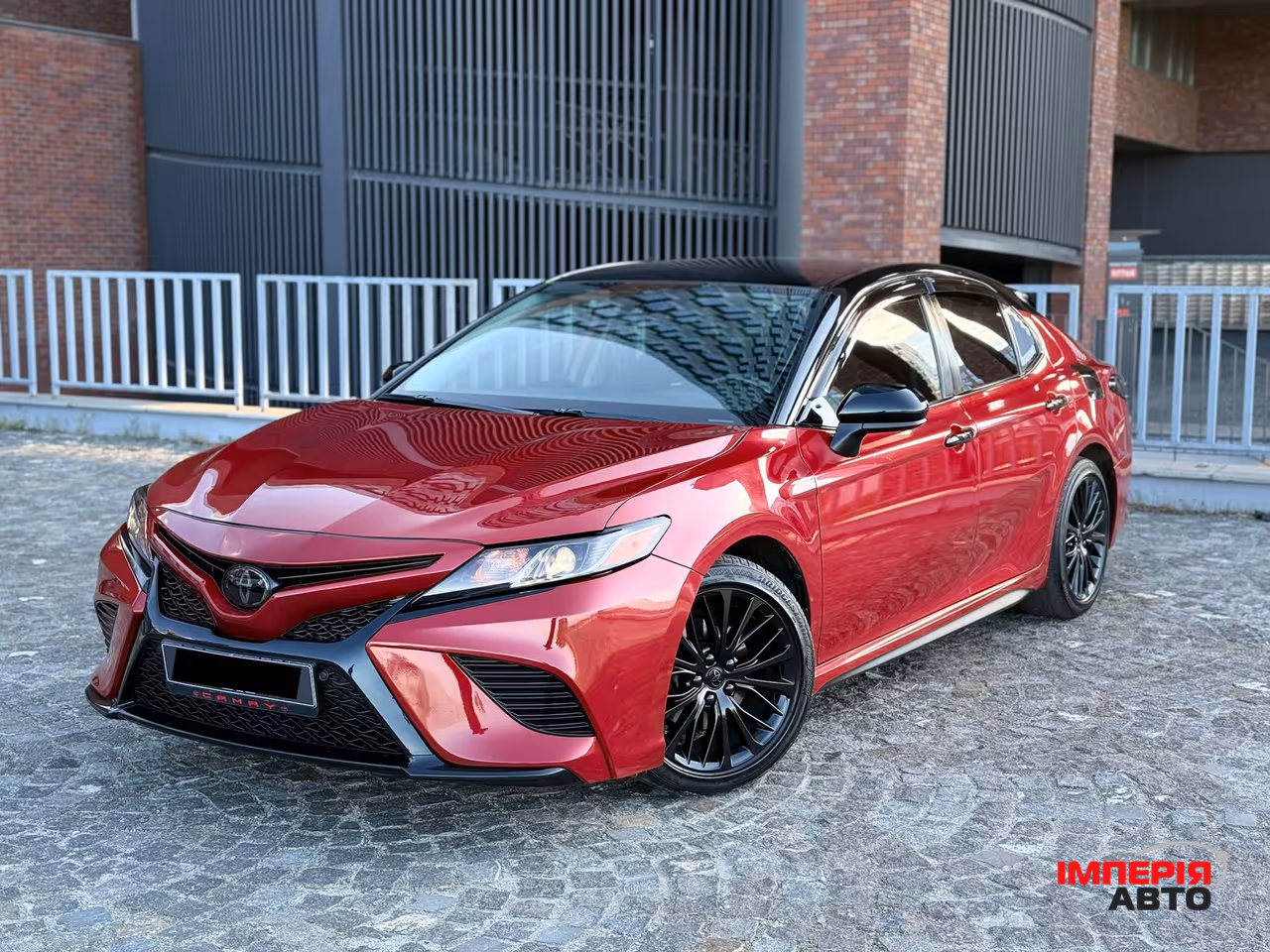 Toyota Camry - фото 1