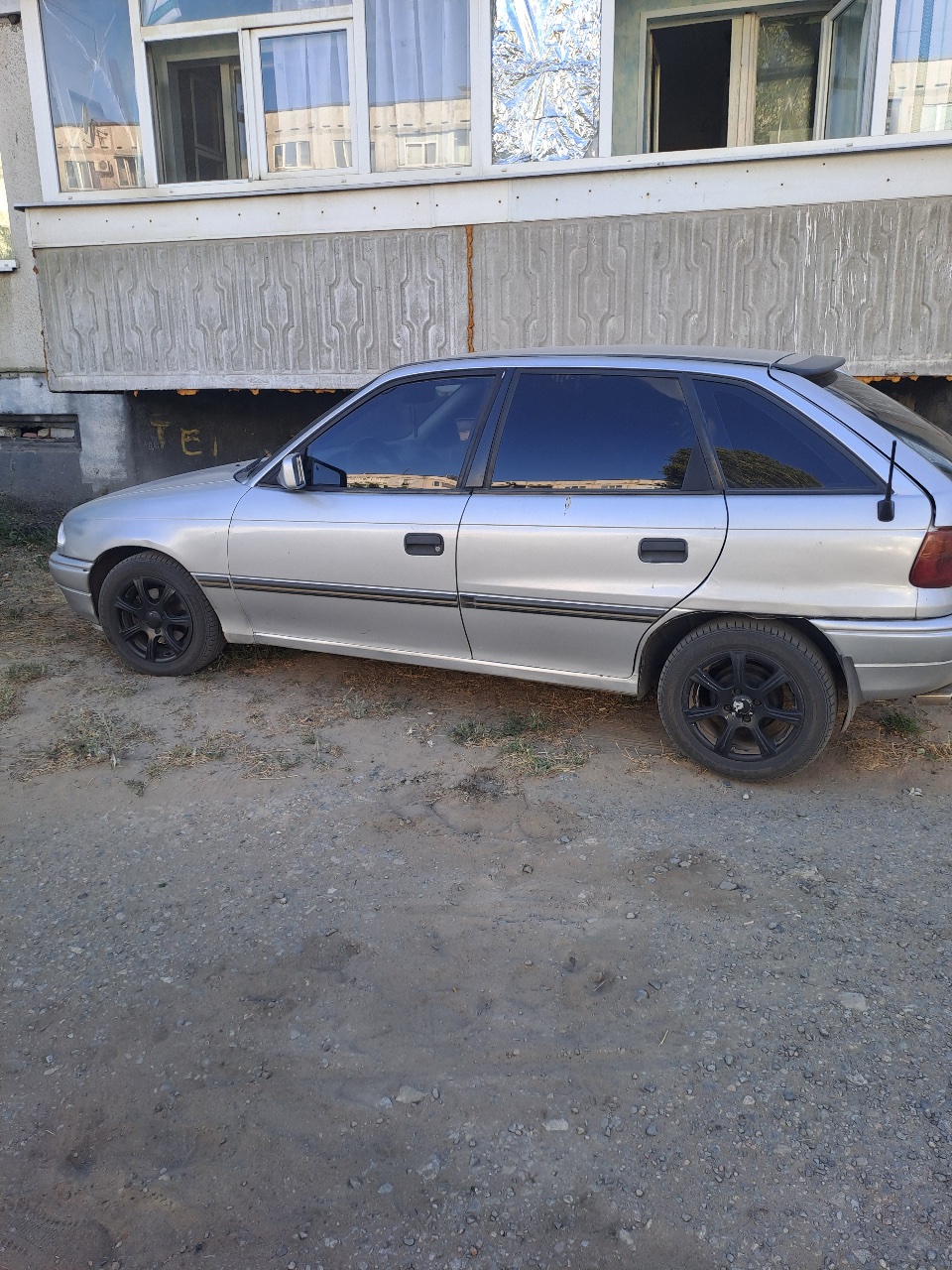 Opel Astra - фото 1