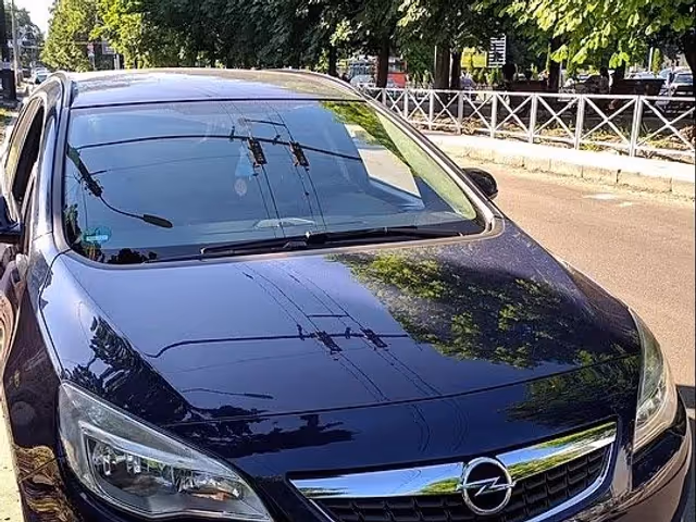 Opel Astra - фото 1