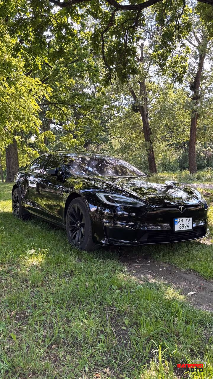Tesla Model S - фото 1