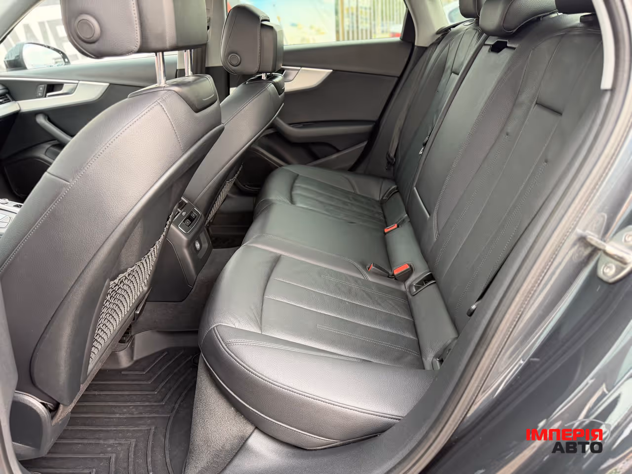 Audi A4 - фото 12
