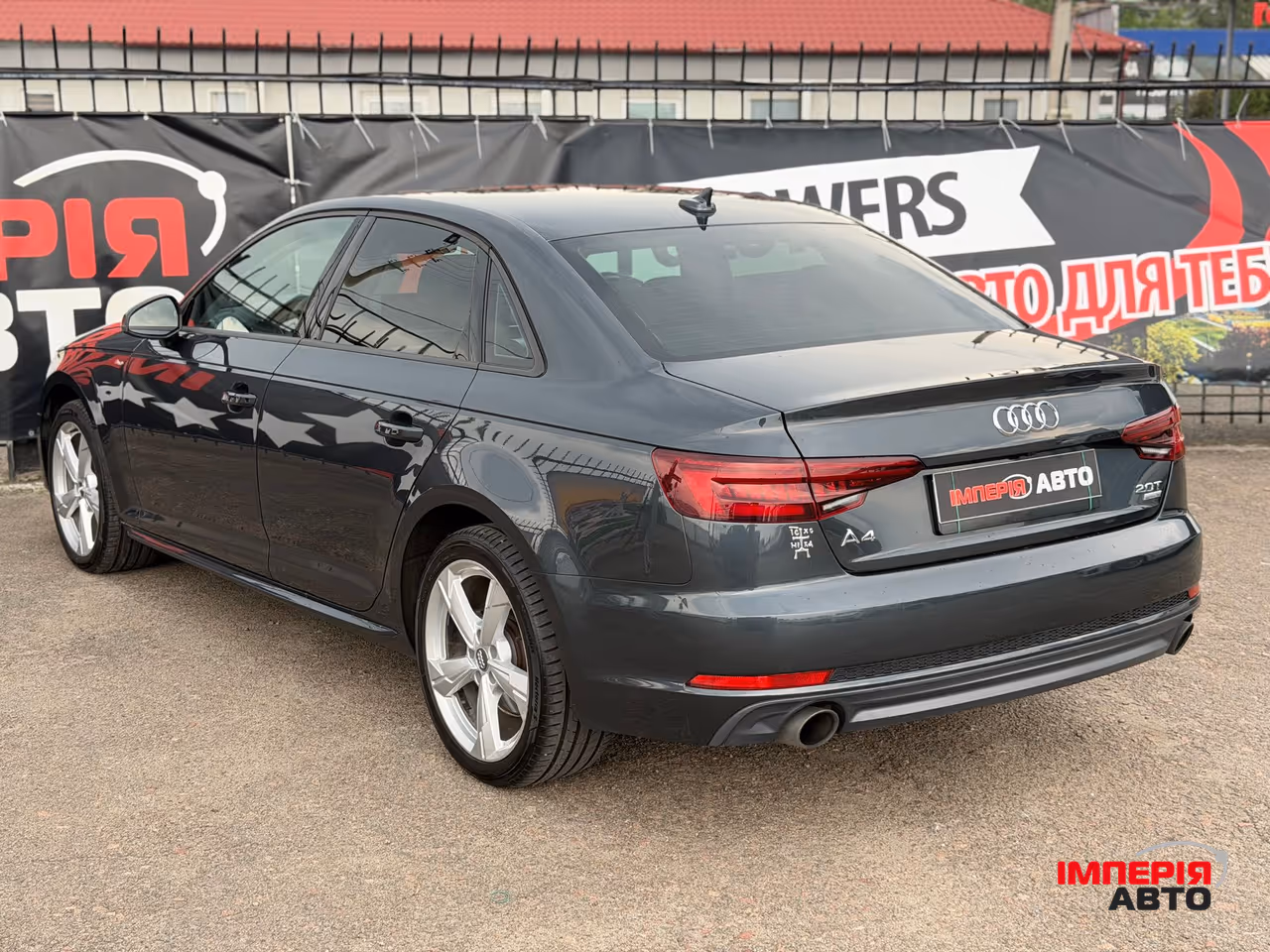 Audi A4 - фото 8