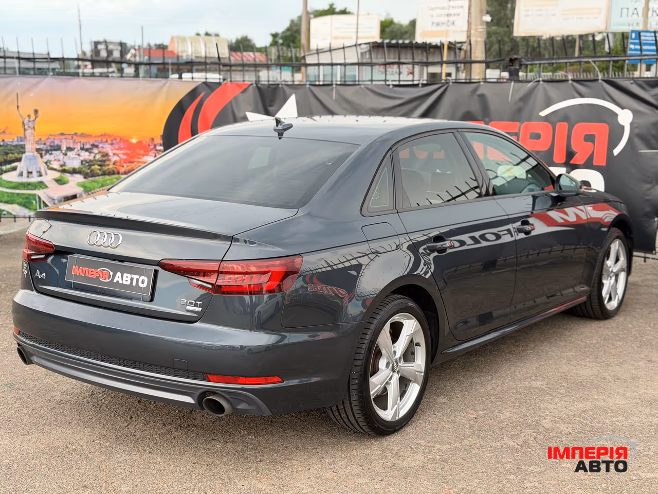 Audi A4 - фото 7