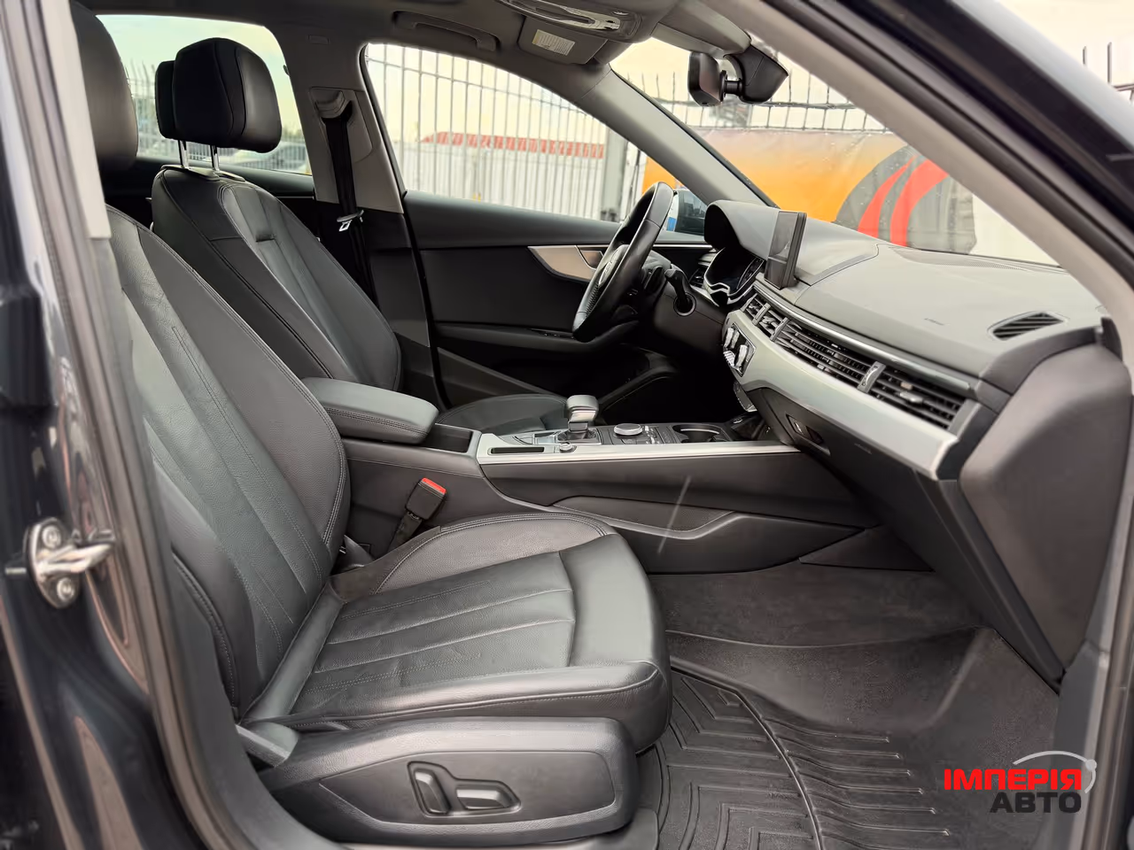 Audi A4 - фото 11