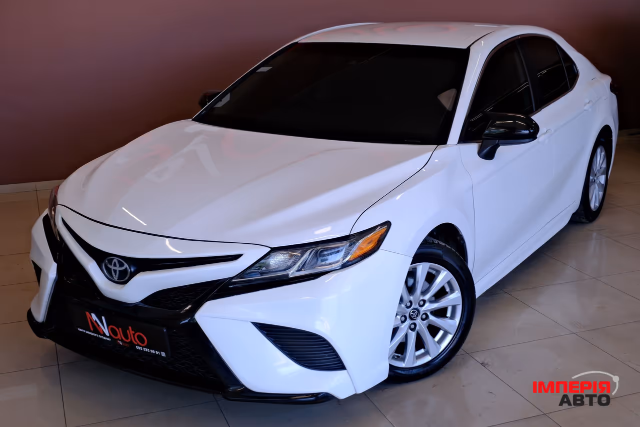 Toyota Camry - фото 2