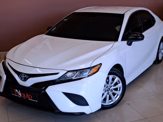 Toyota Camry - фото 2