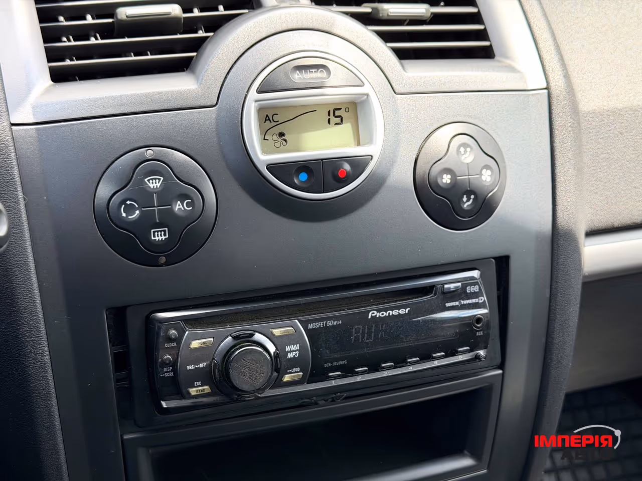 Renault Megane - фото 17