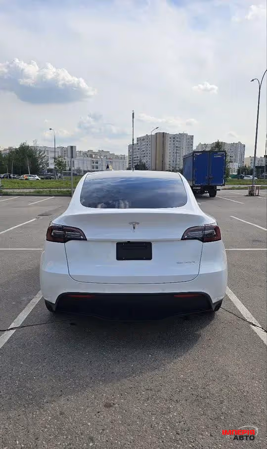Tesla Model Y - фото 8