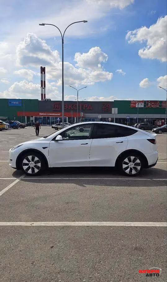 Tesla Model Y - фото 6