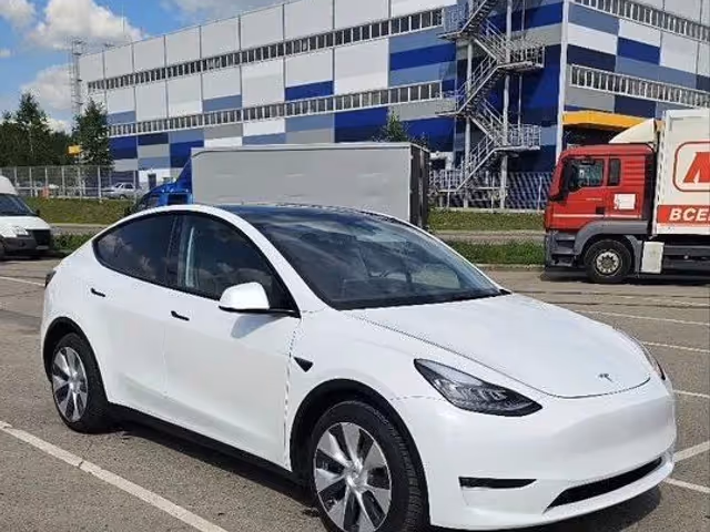 Tesla Model Y - фото 3