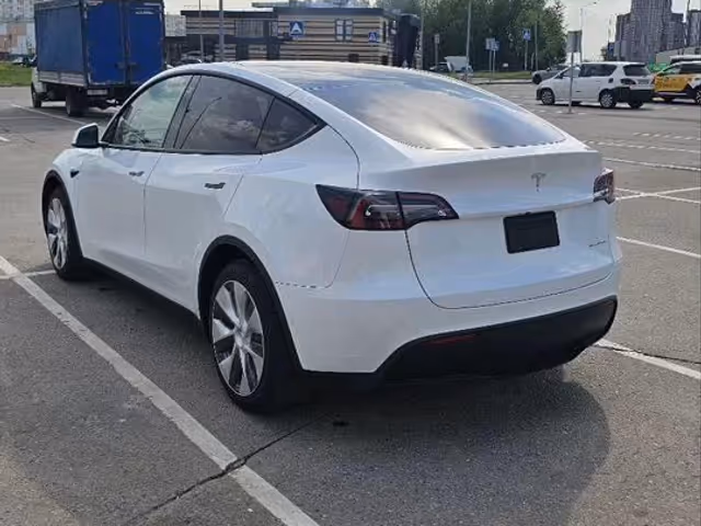 Tesla Model Y - фото 5