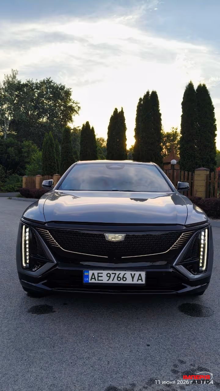 Cadillac Lyriq - фото 1