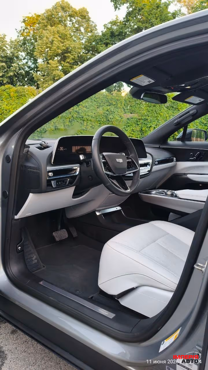 Cadillac Lyriq - фото 7