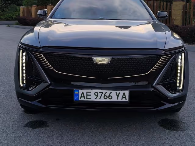 Cadillac Lyriq - фото 1
