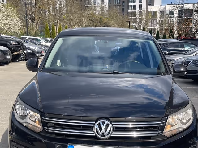 Volkswagen Tiguan - фото 1