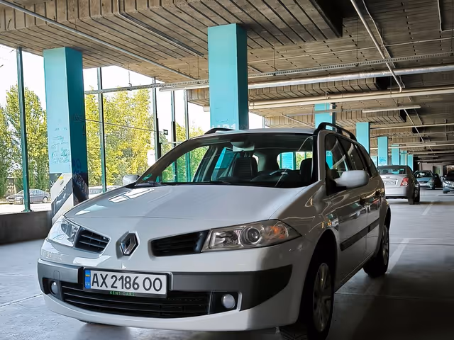 Renault Megane - фото 1
