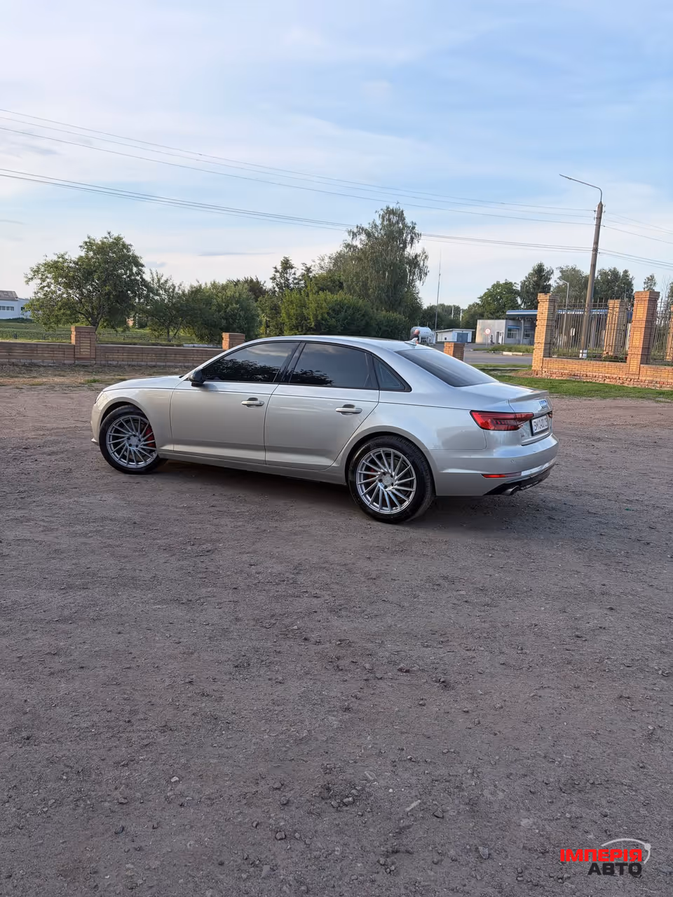 Audi A4 - фото 5