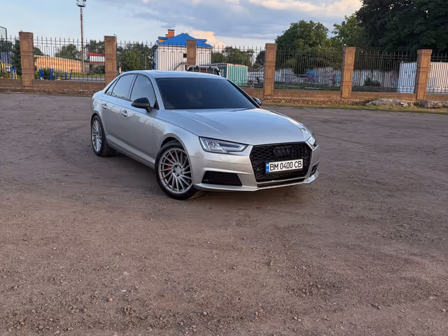 Audi A4 - фото 1