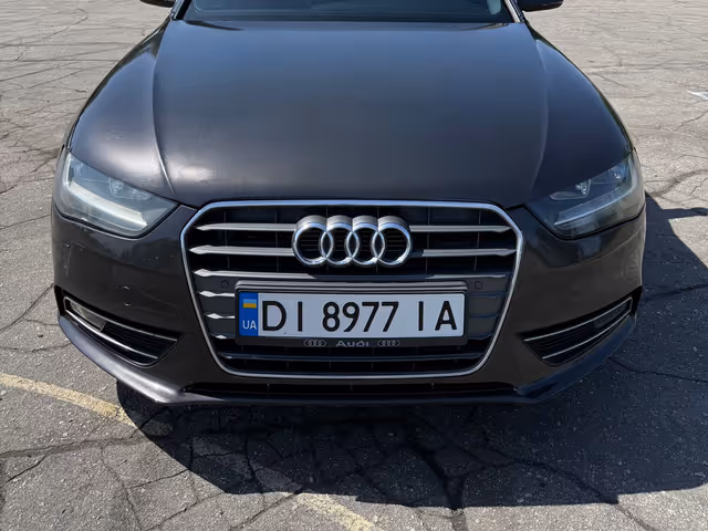 Audi A4 - фото 1