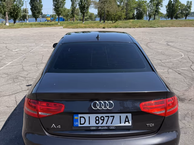 Audi A4 - фото 2