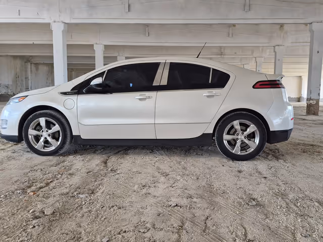 Chevrolet Volt - фото 1