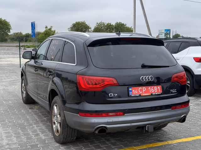 Audi Q7 - фото 5