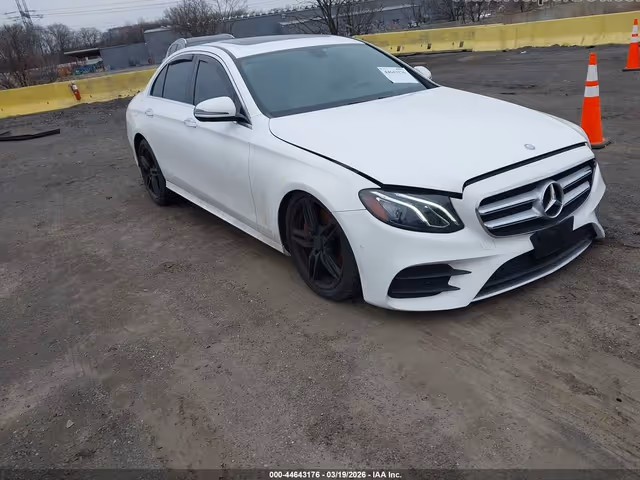 Mercedes-Benz E-Класс - фото 1