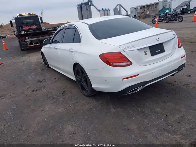 Mercedes-Benz E-Класс - фото 4