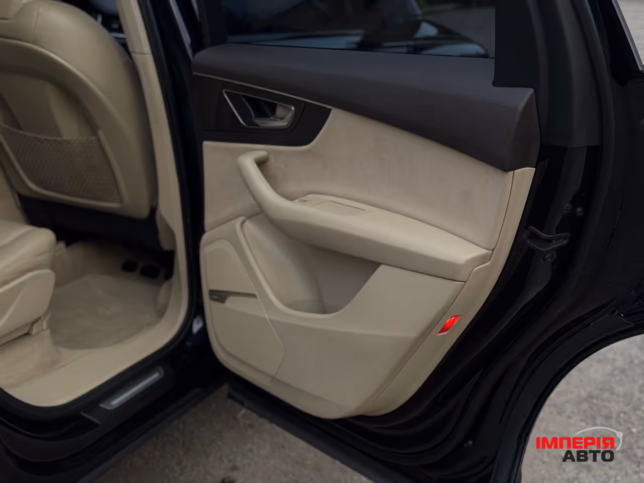 Audi Q7 - фото 18