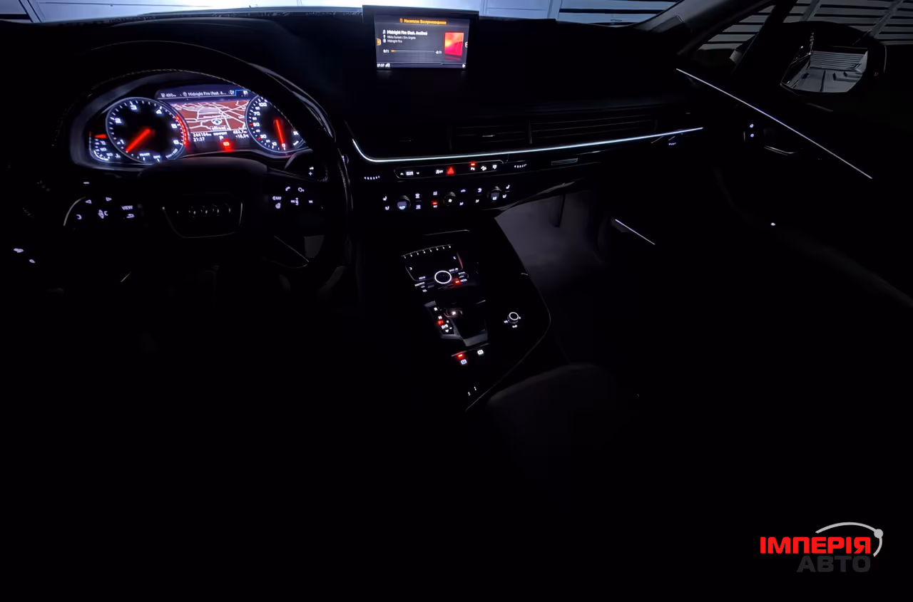 Audi Q7 - фото 11