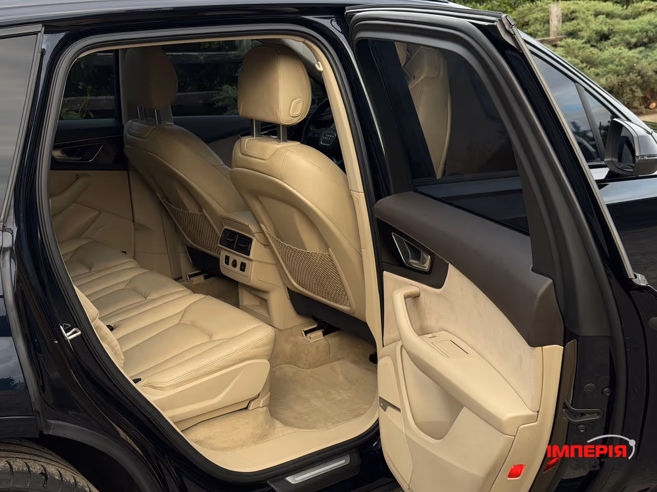 Audi Q7 - фото 12