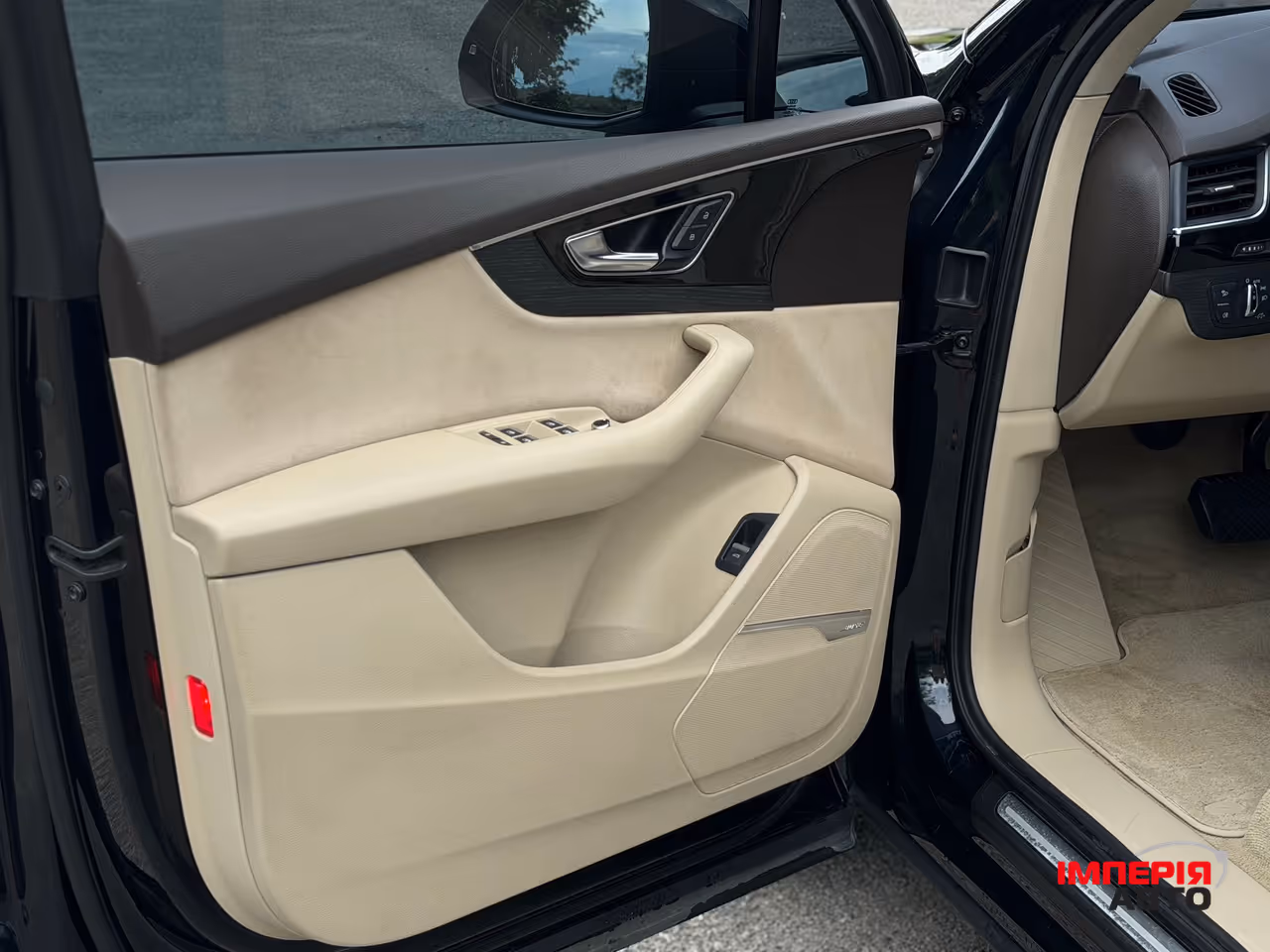 Audi Q7 - фото 24