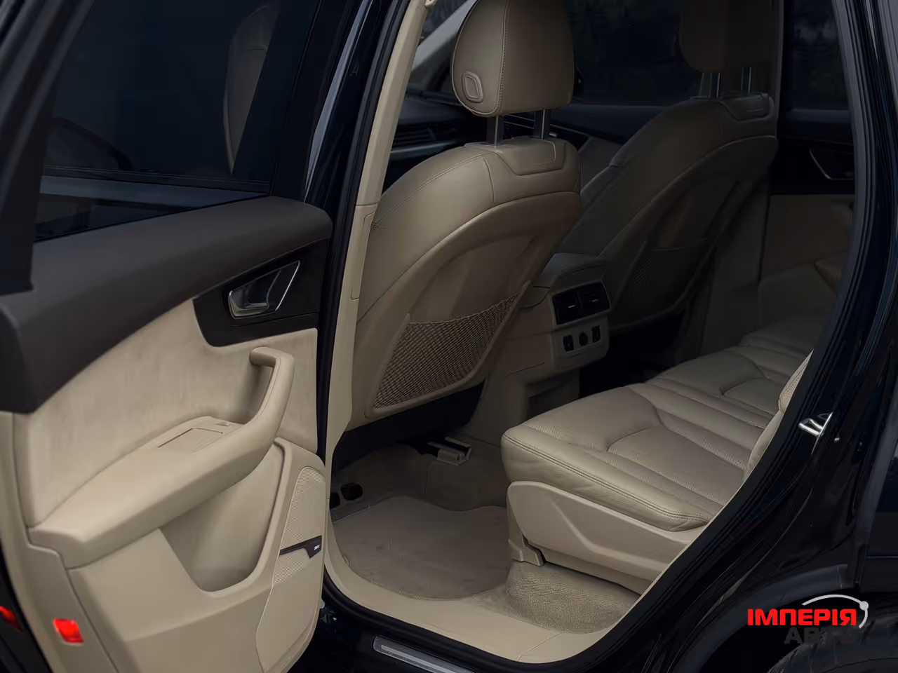 Audi Q7 - фото 21