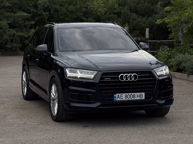 Audi Q7 - фото 1