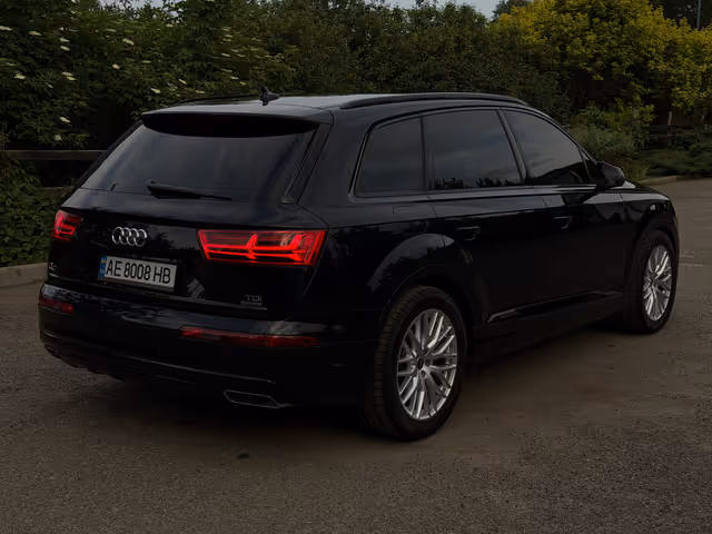 Audi Q7 - фото 3