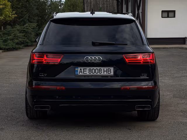 Audi Q7 - фото 4
