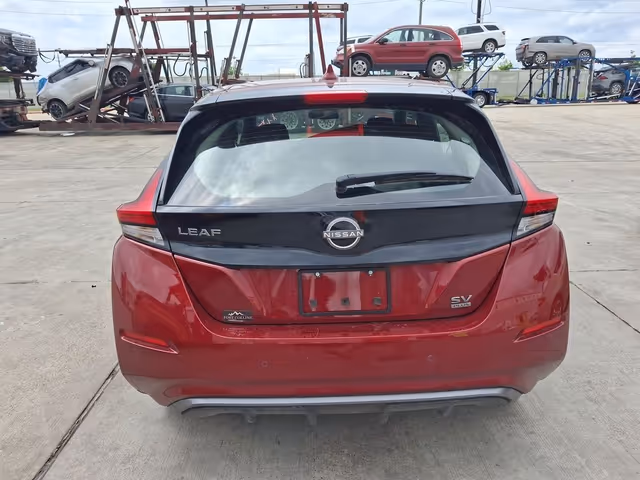 Nissan Leaf - фото 2