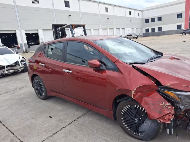 Nissan Leaf - фото 5