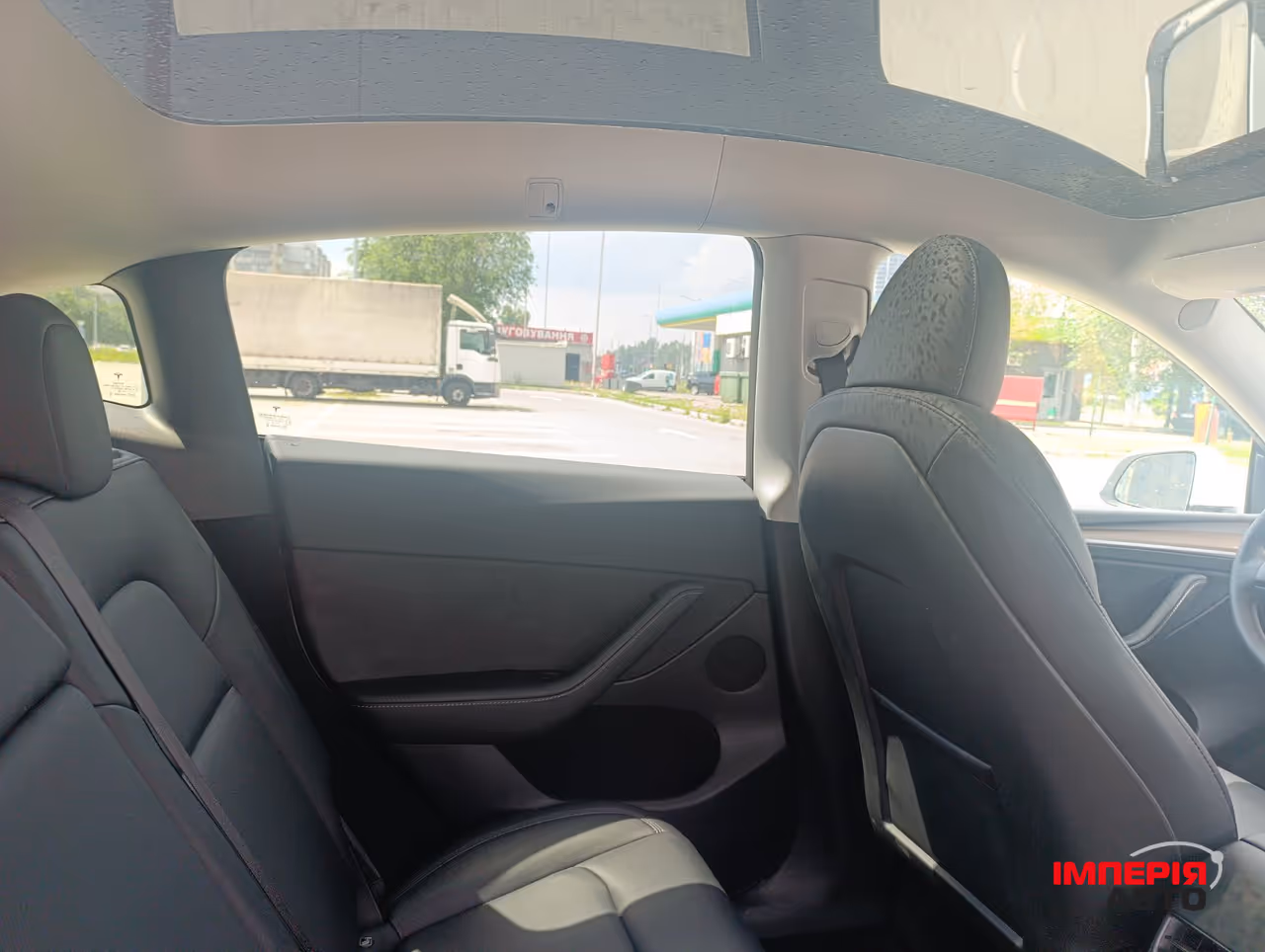 Tesla Model Y - фото 17