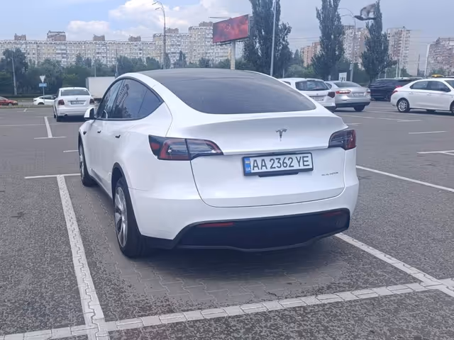 Tesla Model Y - фото 4