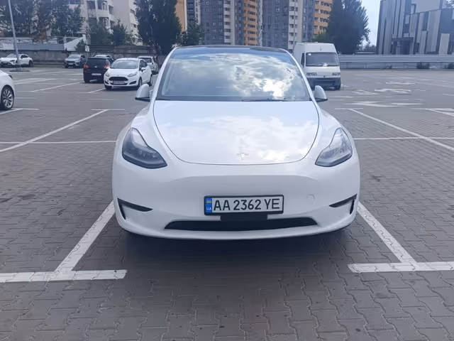Tesla Model Y - фото 3